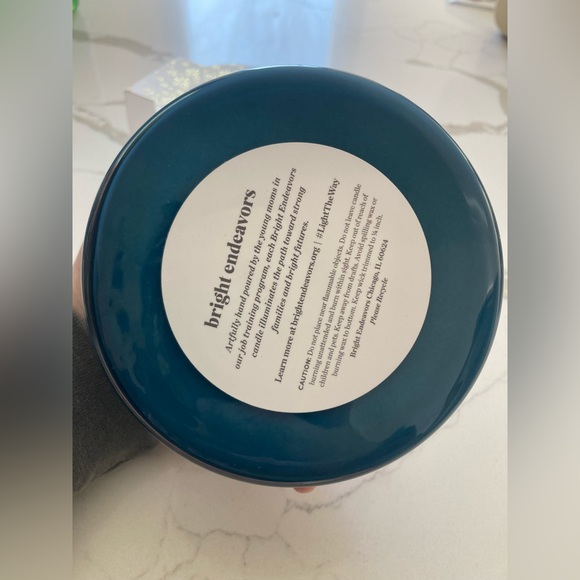 NWT Amber & Tonka Bean bright endeavors 3-wick Glass 16 oz candle peace blue - Picture 6 of 7